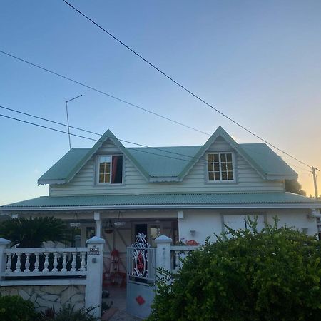 Villa Adelaide Grand-Bourg  Buitenkant foto