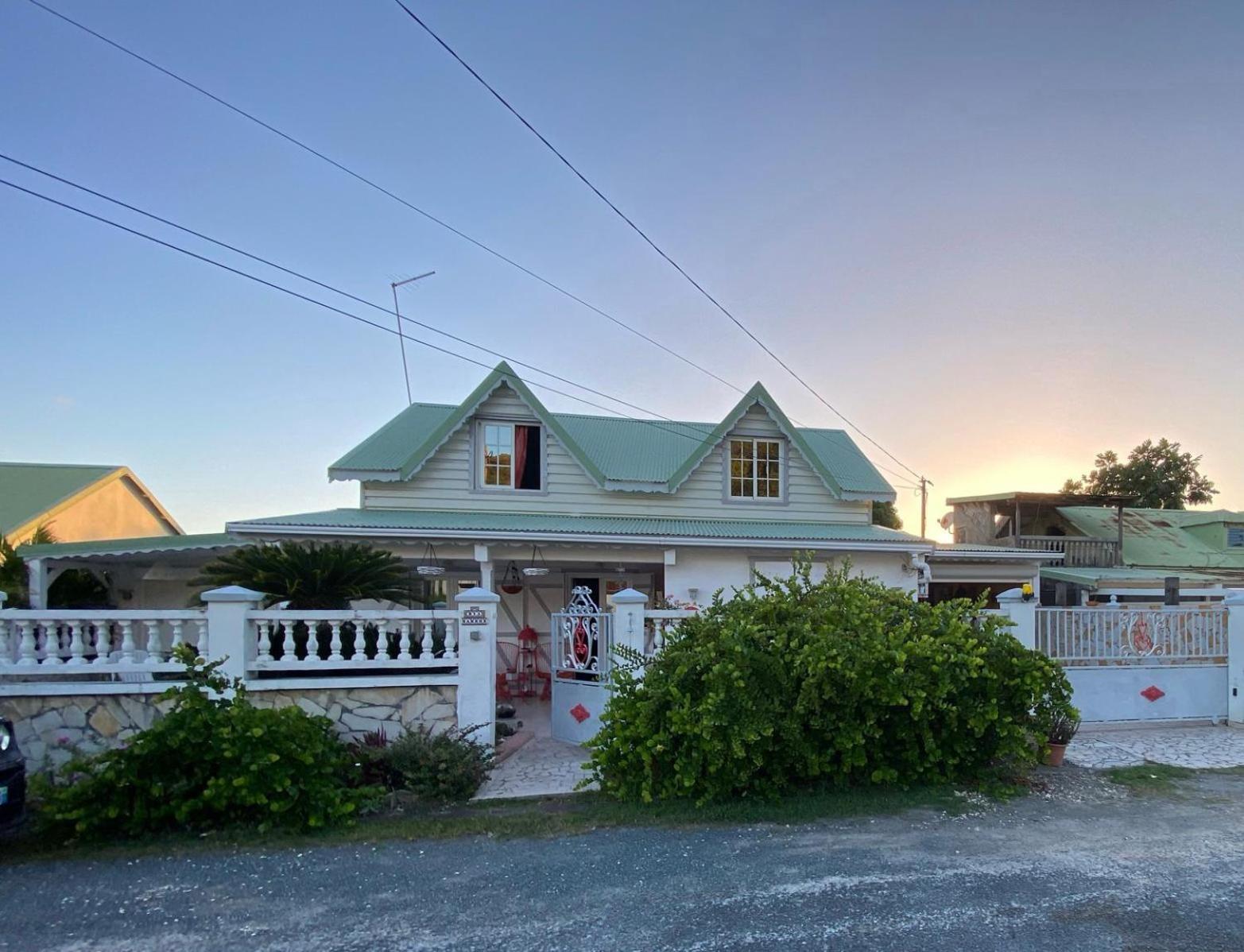 Villa Adelaide Grand-Bourg  Buitenkant foto