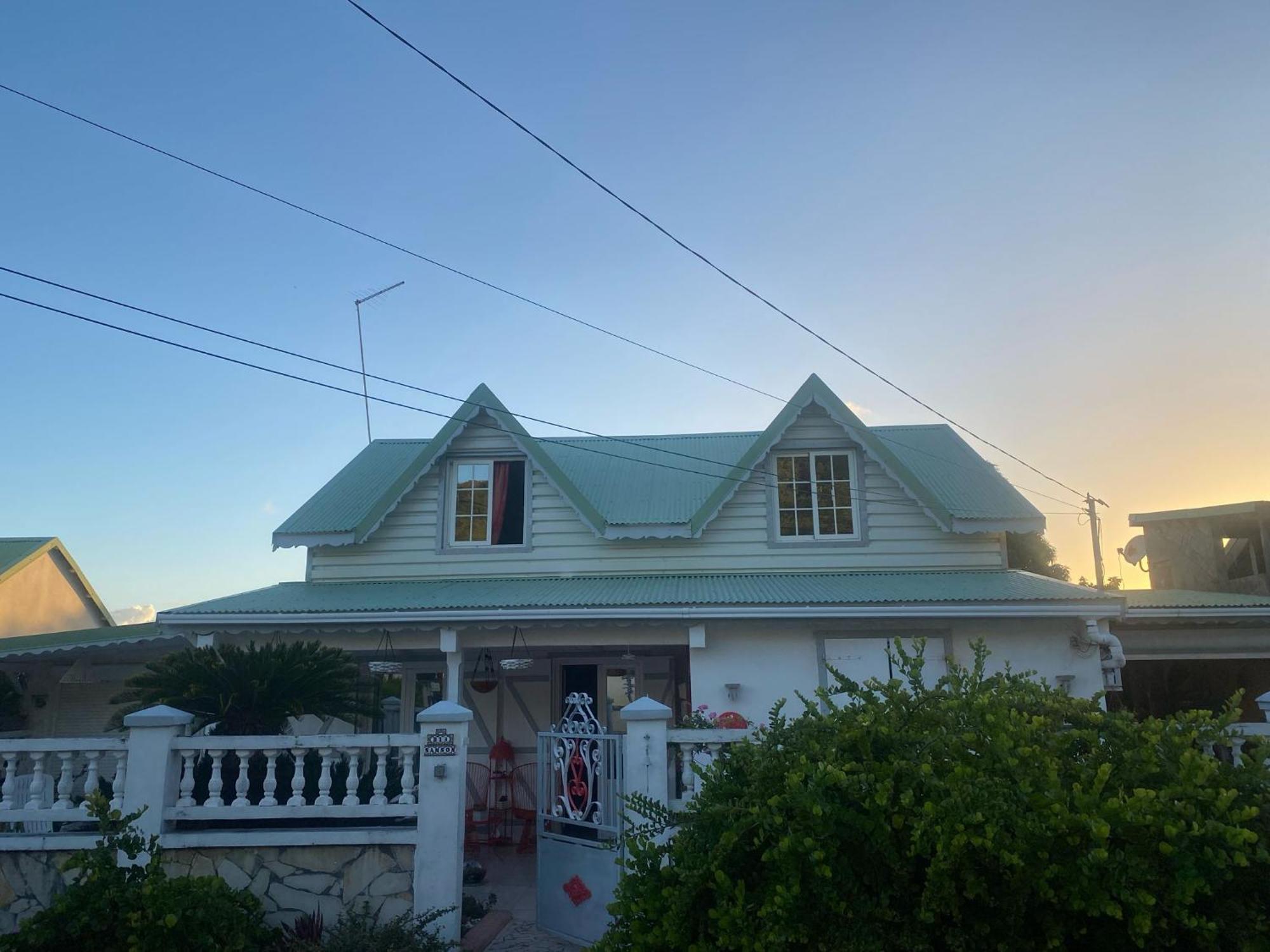 Villa Adelaide Grand-Bourg  Buitenkant foto